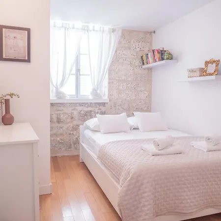 Dolce 別荘 フヴァル